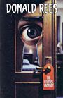 Ein großes Auge blickt durch ein Türspion, ein roter Türhänger zeigt "The Eternal Vacancy".