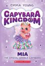 CAPYBARA KINGDOM, Mia: The Crystal Sparkle Capybara. Ein niedlicher Kapibara mit Flügeln und Krone auf pastellfarbenem Hintergrund.