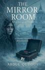 "The Mirror Room: A Psychological Thriller" von Abdul Quddus. Zersplitterte Spiegel, trauriges Gesicht, Grammophon und neblige Stadt.
