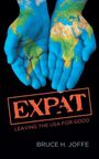 Text: "EXPAT: LEAVING THE USA FOR GOOD" und "BRUCE H. JOFFE". Zwei Hände bemalt als Weltkarte, auf schwarzem Hintergrund.