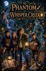 "The Phantom of Whisper Creek" steht oben. Kinder mit Laternen im Wald, Bücher, ein Ranger-Geist, Tiere wie Fuchs und Eule.