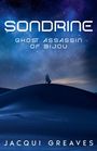 "Sondrine: Ghost Assassin of Bijou" von Jacqui Greaves. Ein einsamer Wanderer auf einer Sanddüne unter einem Sternenhimmel.