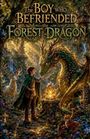 "The Boy Who Befriended the Forest Dragon." Ein Junge streichelt einen großen, grünen Drachen, umgeben von Tieren im Wald.