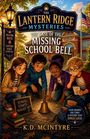 "The Lantern Ridge Mysteries: The Case of the Missing School Bell." Vier Kinder untersuchen neben einer Schulglocke.