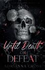 „Until Death or Defeat“, Adrianna Cross. Schädel mit Ketten und zwei weißen Rosen auf dunklem Hintergrund.
