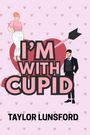 Text: "I'M WITH CUPID" und "TAYLOR LUNSFORD". Illustration: Frau und Mann vor Herz mit Pfeil. Hintergrund mit kleinen Herzen.
