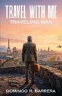 „TRAVEL WITH ME“, „TRAVELING MAN“, „DOMINGO R. BARRERA“. Ein Mann betrachtet Wahrzeichen wie Eiffelturm und Kolosseum.
