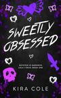 "Sweetly Obsessed" in weißer Schrift auf schwarzem Hintergrund. Lila Symbole wie Herzen, Schmetterlinge und ein Totenkopf.