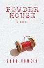 "POWDER HOUSE A NOVEL JUDD VOWELL". Holzspule mit rotem Faden und Nadel auf hellem Hintergrund.