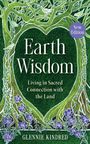 „Earth Wisdom. Living in Sacred Connection with the Land. Glennie Kindred.“ Herzform aus verschlungenen Ästen und Blumen.