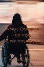"What Doesn't Kill You Runs You Over." Eine Person im Rollstuhl vor einem schnell vorbeifahrenden Zug.
