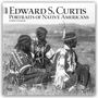 „2027 Edward S. Curtis Portraits of Native Americans. 16-Month Calendar.“ Drei sitzende Personen in traditioneller Kleidung.