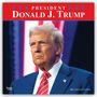 „President Donald J. Trump“ oben, „2027 16-Month Calendar“ unten. Ein Mann in Anzug mit roter Krawatte.