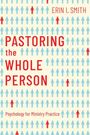 „Pastoring the Whole Person“, Erin I. Smith. Hintergrund: Blau-rote Figuren auf beigem Muster.