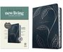 "HOLY BIBLE new living translation, GIANT PRINT, Personal Size" in grünem und cremefarbenem Design. Rechts abgebildet: ein dunkelblaues Buch mit Blattmuster.