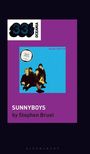 Text: "33 1/3 Oceania", "Sunnyboys by Stephen Bruel". Illustration: Vier Männer in Schwarz auf blauem Hintergrund.