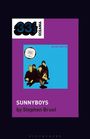 "33⅓ Oceania", "SUNNYBOYS" in Pink auf Blau. Vier Männer sitzen. Unten: "SUNNYBOYS by Stephen Bruel".