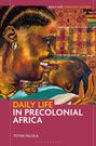 Titel: "Daily Life in Precolonial Africa" von Toyin Falola. Illustration einer lächelnden Mutter mit Kind.