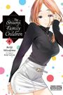 „The Shiunji Family Children“, Band 6, Reiji Miyajima. Junge Frau, lächelt, trägt schwarzen Rollkragen und weißen Rock.