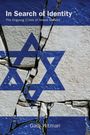 „In Search of Identity: The Ongoing Crisis of Israeli Society“ auf einer gebrochenen israelischen Flagge.