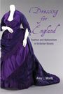 Texte: "Dressing for England", "Fashion and Nationalism in Victorian Novels", "Amy L. Montz". Kleid in kräftigem Lila.