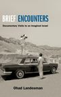 \"BRIEF ENCOUNTERS,\" \"Documentary Visits to an Imagined Israel,\" Ohad Landesman. Schwarz-Weiß-Foto mit Auto und Fotograf.