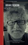 Der Text lautet: “BRIAN EVENSON FLUME”, darunter eine Bewertung: "Evenson’s stories are post-everything." Das Gesicht eines Mannes mit Brille.