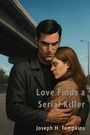 Text: „Love Finds a Serial Killer“ und „Joseph H. Tompkins“. Ein Paar umarmt sich unter einer Brücke.