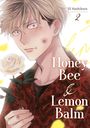 Der Text lautet: "Honey Bee & Lemon Balm" und "Jil Hashikura 2". Es ist eine Illustration eines Jungen mit blonder Frisur und blonden Haaren, der eine cremefarbene Rose hält und einen gemusterten roten Mantel trägt.