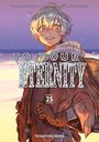 „TO YOUR ETERNITY 25, Yoshitoki Oima“. Junge mit Pelzmantel lächelt, Sonnenuntergang im Hintergrund.