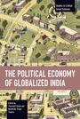 Der Text lautet: „The Political Economy of Globalized India“. Oben rechts: „Studies in Critical Social Sciences“. Unten links: „Edited by Paramjit Singh and Balwinder Singh Tiwana“. Die Illustration zeigt eine stilisierte Landkarte mit Gebäuden und Figuren.