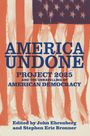 „AMERICA UNDONE: PROJECT 2025 AND THE UNRAVELLING OF AMERICAN DEMOCRACY. Edited by John Ehrenberg and Stephen Eric Bronner.“ Hintergrund: zerrissene US-Flagge.