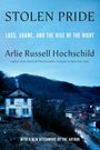 "Stolen Pride: Loss, Shame, and the Rise of the Right" von Arlie Russell Hochschild. Blaues Cover, Kleinstadt im Hintergrund.