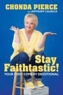 „CHONDA PIERCE with ANTHONY CALECCA“, „Stay Faithtastic! YOUR FIRST COMEDY DEVOTIONAL“. Frau in gelbem Pullover.