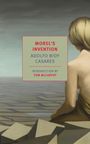 „MOREL’S INVENTION“ von Adolfo Bioy Casares, Einleitung von Tom McCarthy. Eine Illustration mit sitzender Figur.
