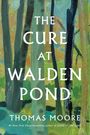 "THE CURE AT WALDEN POND" von Thomas Moore. Hintergrund: abstrakte Baumillustration in natürlichen Farben.