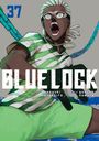 "37", "BLUE LOCK" groß im Vordergrund; Cartoon eines schreienden Fußballspielers in grün-weißem Trikot.