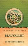 "LUSHENA CLASSICS. BEAUVALLET. GEORGETTE HEYER" mit einem Kompassrad vor einer Landschaft mit Bergen und grünem Hintergrund.