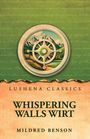 „Lushena Classics. Whispering Walls Wirt. Mildred Benson.“ Illustration mit Kompass und Berglandschaft.