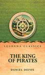 "Lushena Classics. The King of Pirates. Daniel Defoe." Illustration mit Steuerrad und bergiger Landschaft.