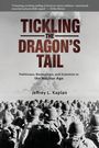 „Tickling the Dragon's Tail“ von Jeffrey L. Kaplan, Buchcover mit Soldaten und Atompilz im Hintergrund.