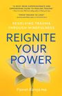 „REIGNITE YOUR POWER“ in Blau auf Gelb, darunter „Pawan Bareja PhD“. Illustration mit weißer Lotusblüte.