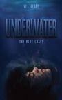 Text: "VI E. GEARY, UNDERWATER, THE BLUE CASES." Dunkles Unterwasserbild mit Gesicht einer Person, das nach oben blickt.