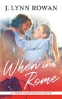 "When in Rome," oben "J. Lynn Rowan," darunter "A Sweet Somethings Novel." Ein Paar umarmt sich lächelnd.