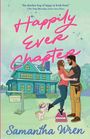 „Happily Ever Chapter“ und „Samantha Wren“. Ein Paar umarmt sich vor einem grünen Haus, mit einem kleinen Hund neben ihnen.