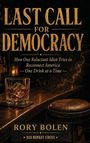 „LAST CALL FOR DEMOCRACY. How One Reluctant Idiot Tries to Reconnect America — One Drink at a Time“. Ein Getränk auf Theke.