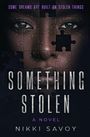 Der Text "SOMETHING STOLEN" ist in Großbuchstaben geschrieben. Das Bild zeigt ein Gesicht hinter einem Puzzle-Muster.
