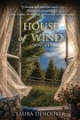 „HOUSE of WIND“, ein Roman. Fensterausblick auf Wiese und Bäume, umrahmt von wehenden Vorhängen, Blumen im Vordergrund.