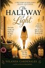 "The Hallway of Light" von Yolanda Cardenales. Frau in hellem Flur, Kerze mit "Faith Hope Love", Notiz: "Healing is Possible."
