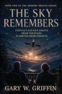 Text: "The Sky Remembers" von Gary W. Griffin. Zwei Personen sitzen auf einer Veranda und betrachten den Sternenhimmel.